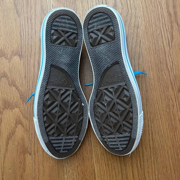 Converse - Picture 2 of 3